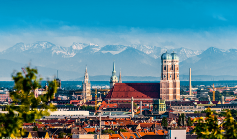 Münchner Skyline mit Alpen