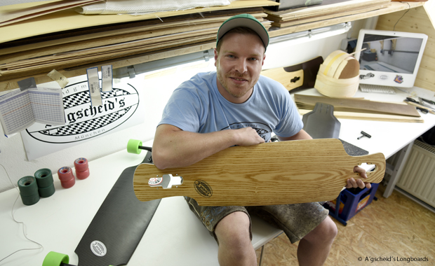 Florian Totzauer mit Longboard