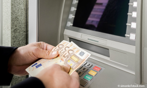 Geldabheben am Automaten