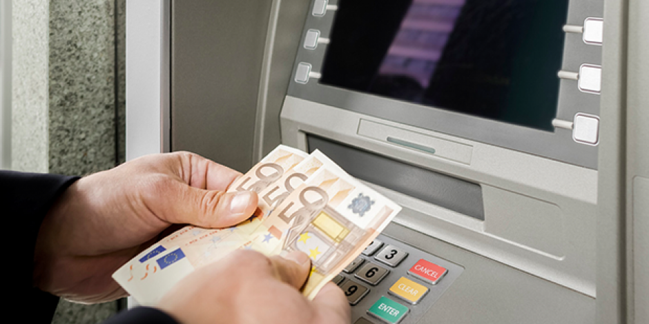 Geldabheben am Automaten