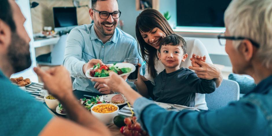 Familie beim Essen