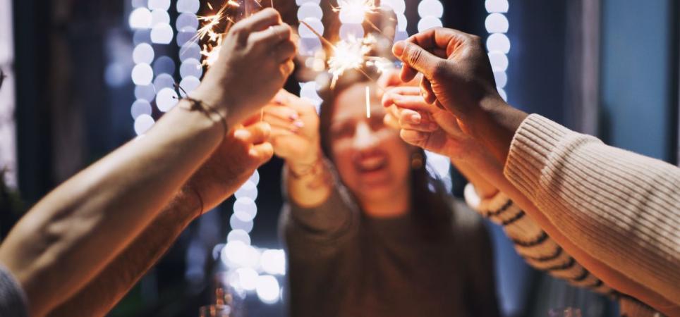 Personen mit Wunderkerzen