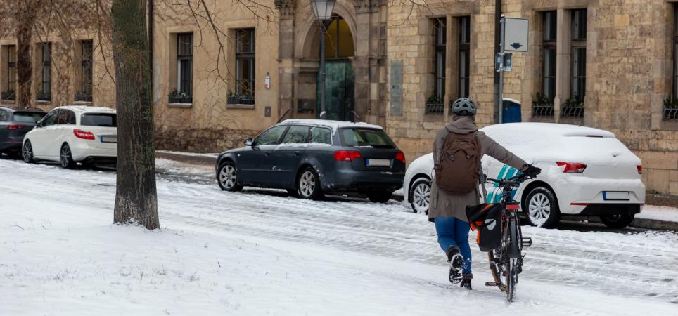 Fahrradfahrer im Winter