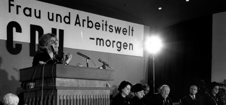  Aenne Brauksiepe (CDU) spricht vor den Parteimitgliedern 