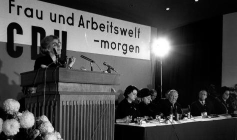  Aenne Brauksiepe (CDU) spricht vor den Parteimitgliedern 
